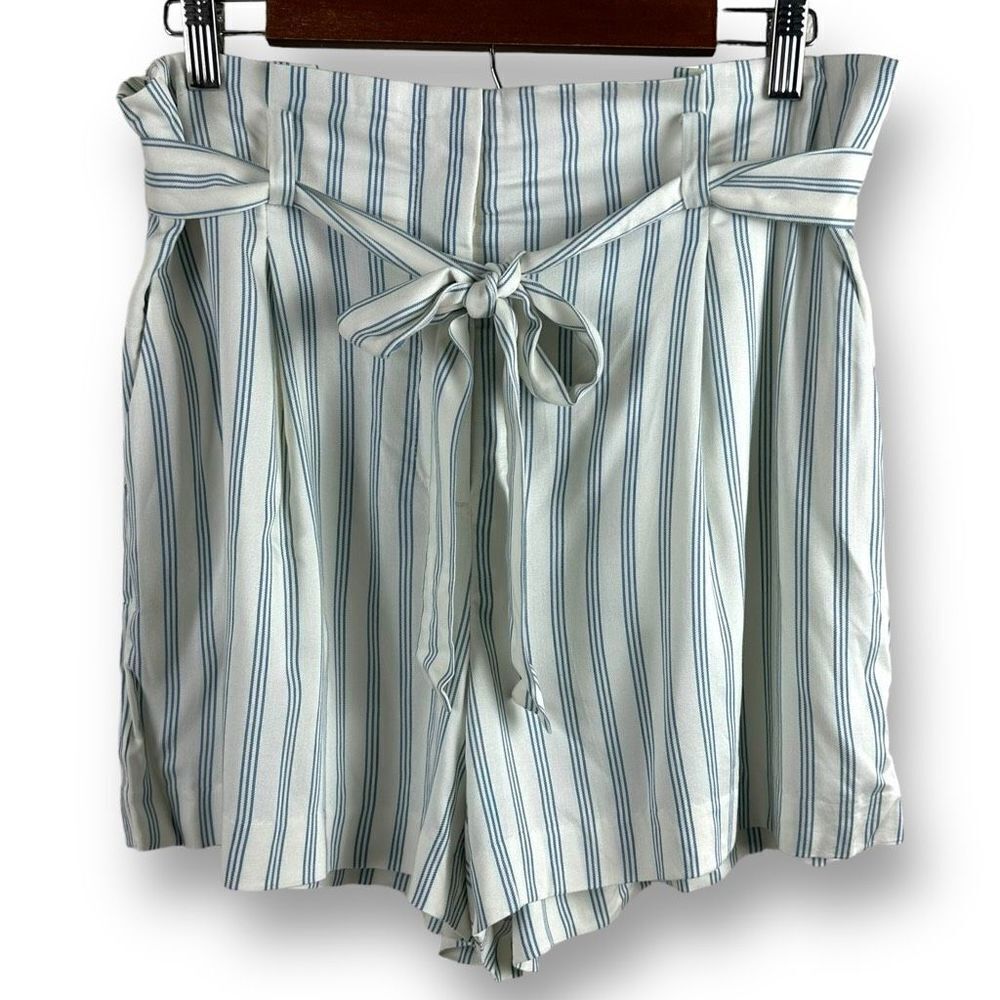 Loft Women's Size L Pull On Paperbag Waist Shorts White‎ Blue Stripe Belted New